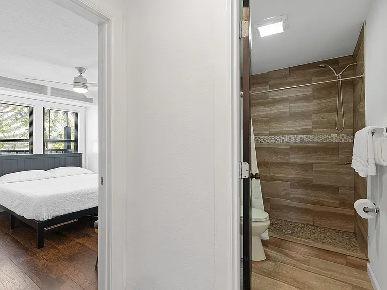 1230 S Montclair Ave — Photo 8