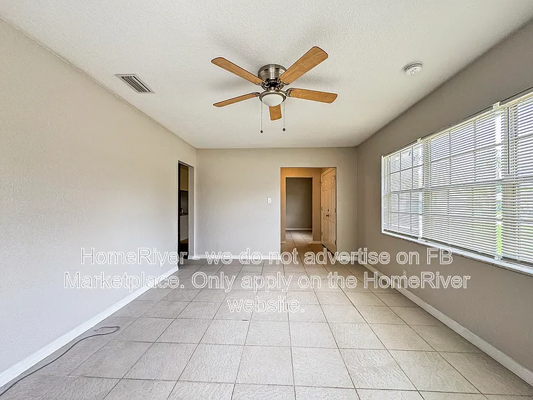 4407 Pompano Dr — Photo 6
