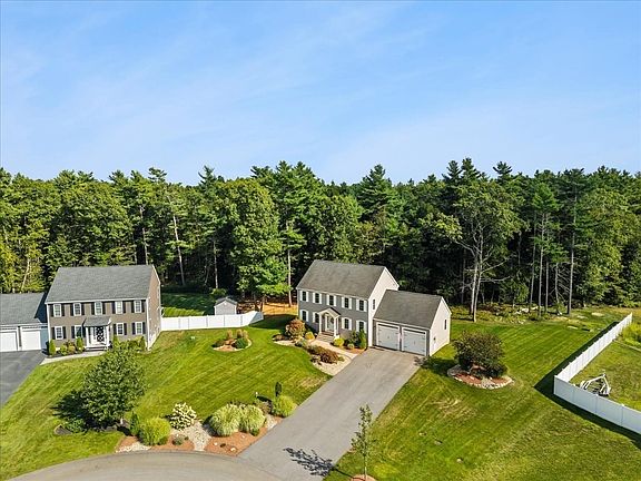 3rd image of 32 Pocksha Dr