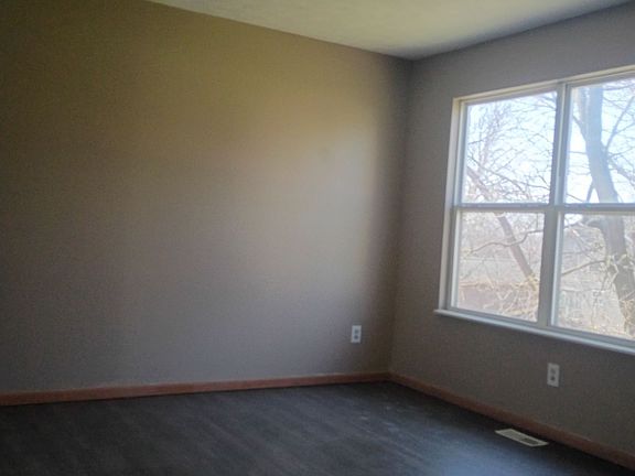 5th image of 326 Wirt St