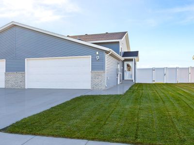 3384 Maple Leaf Loop S, Fargo, ND, 58104