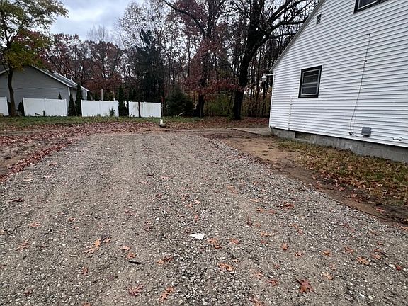 3rd image of 655 N Douglas Ave