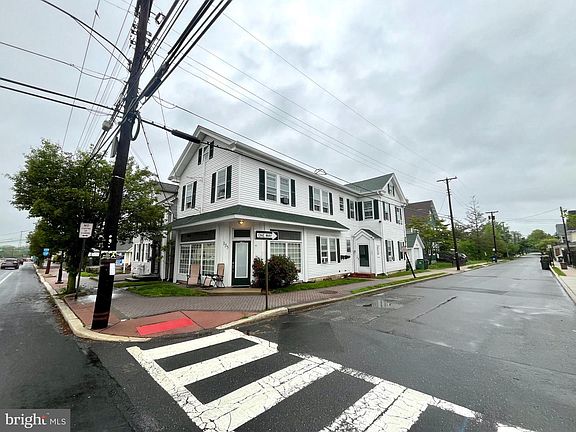 3rd image of 135 E Main St