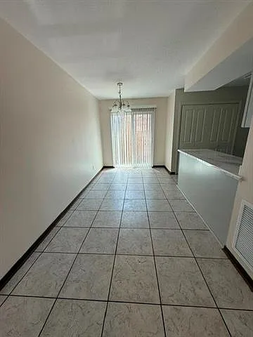2 bed, 1.5 bath, 1000 sqft, $1,300 — Photo 4
