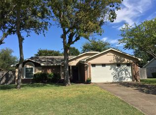1305 Mercedes St, Benbrook, TX 76126