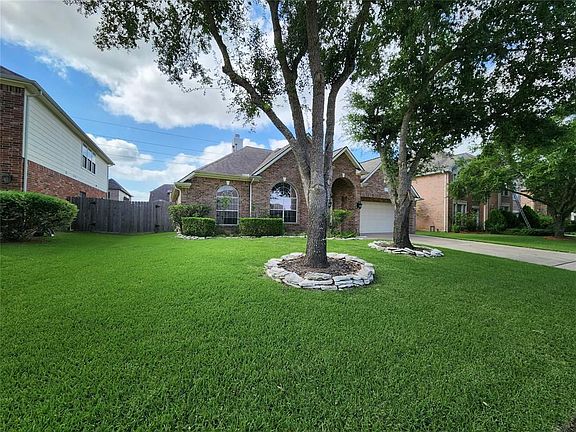 2nd image of 3527 Shoreview Ln