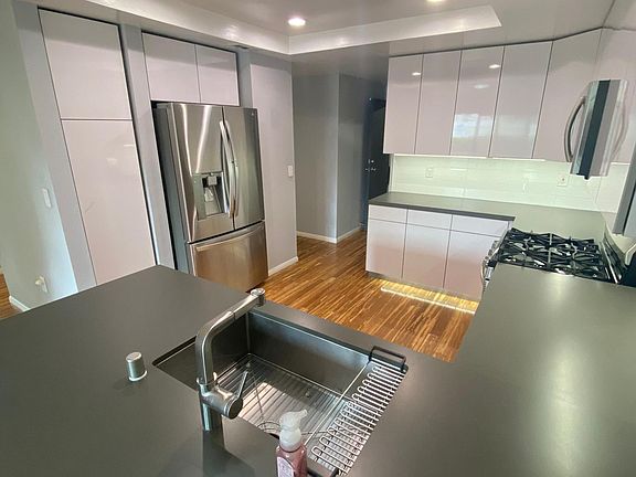 3rd image of 9848 Apple Tree Dr Unit A