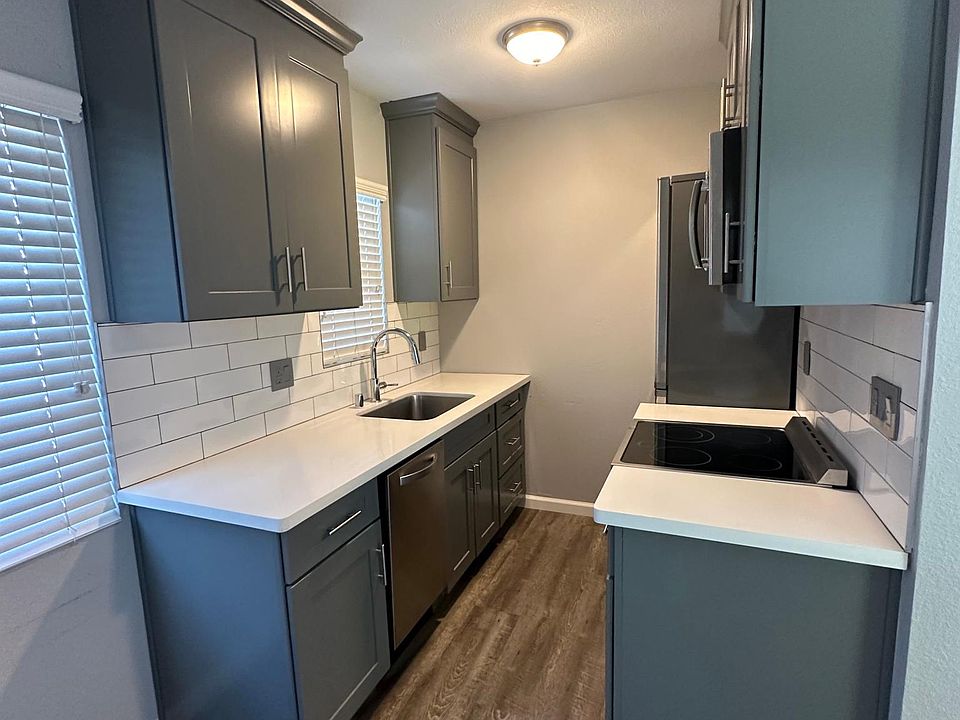 1st image of 864 Park Dr APT E