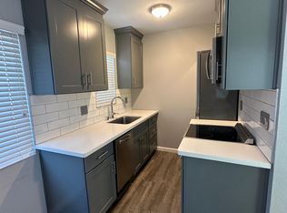 864 Park Dr APT E, Mountain View, CA 94040