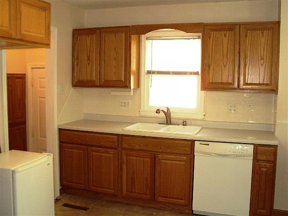 4th image of 1121 W B