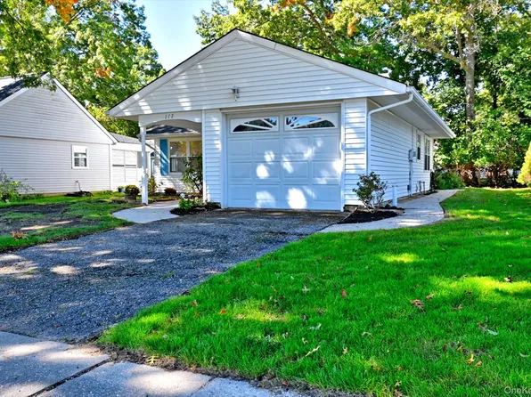 177 Canterbury Drive, Ridge, NY 11961