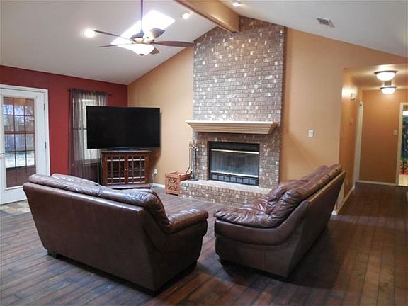 3rd image of 6 Kensington Ct