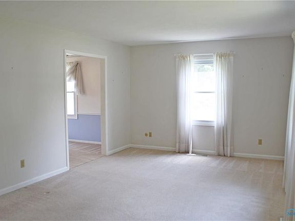 4th image of 1042 Gustin Ave
