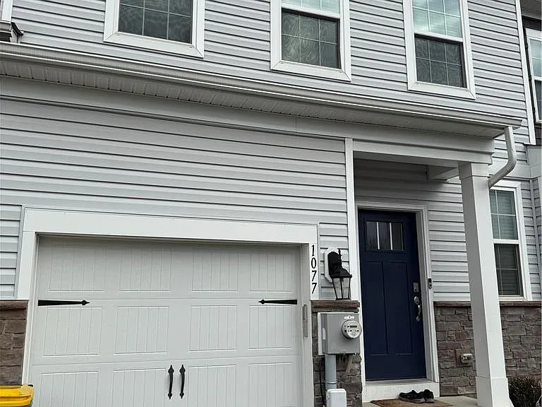 1077 Turnstone Dr — Photo 2