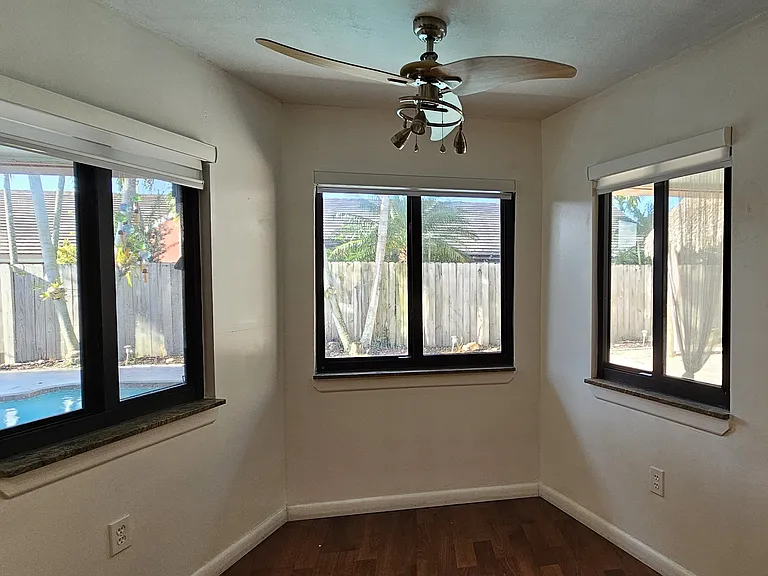 Extra dining space nook