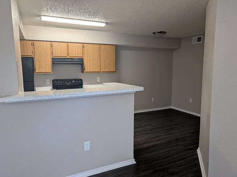Lakeview Apartments — Photo 27