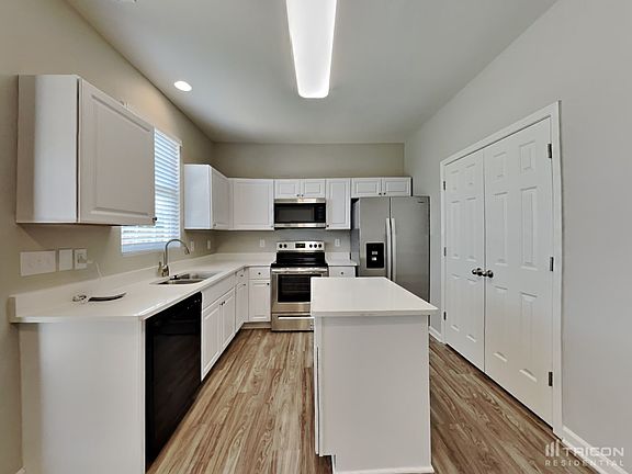 5th image of 3511 Throughbrook Ct