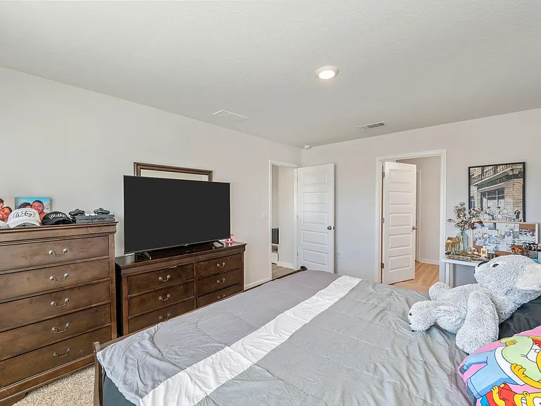 4735 Airmen Dr — Photo 25