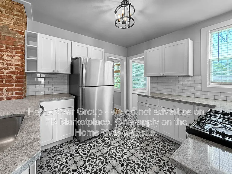115 S Knoxville Ave — Photo 5
