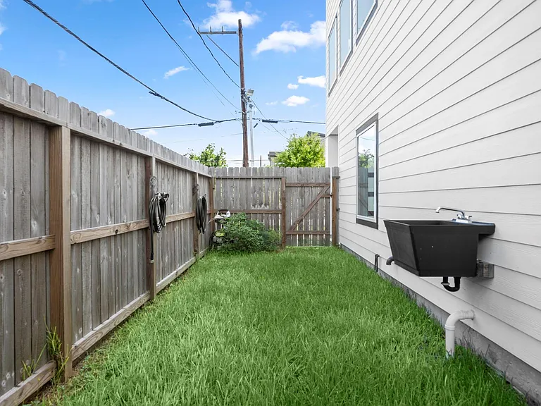 3022 Holman St — Photo 27
