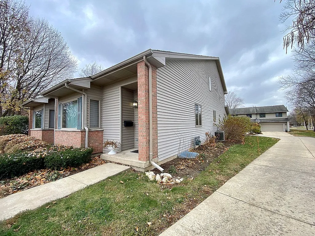 330 N Clifton Ave photo 1