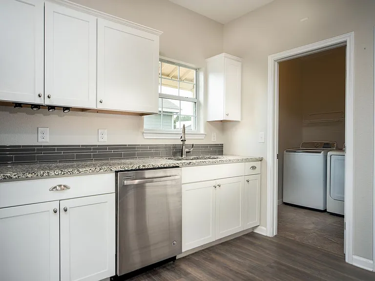 1639 Green Hill Dr — Photo 12
