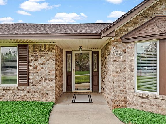 4th image of 2701 Brookway Dr