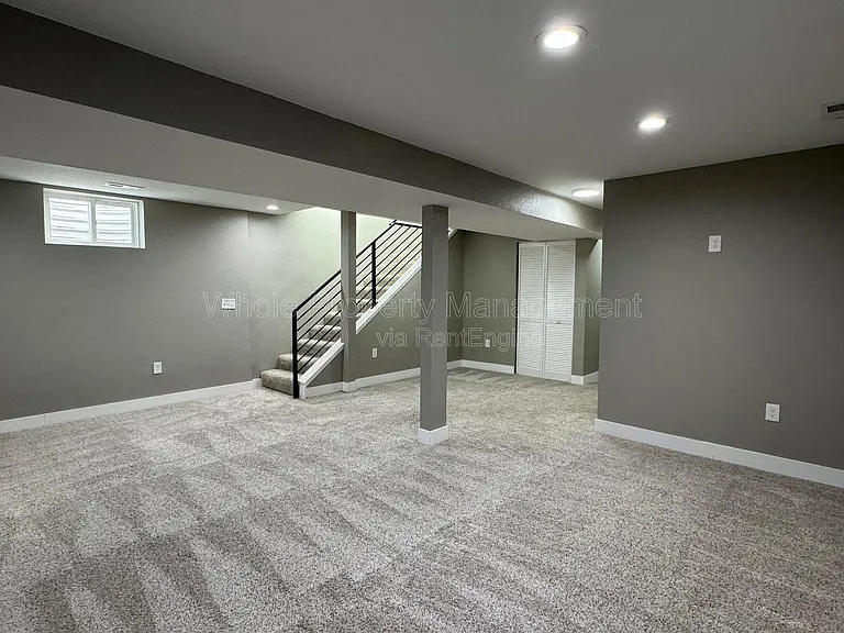 102 S Newton St — Photo 25