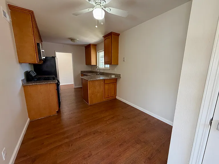 4815 Seneca Park Ave — Photo 3