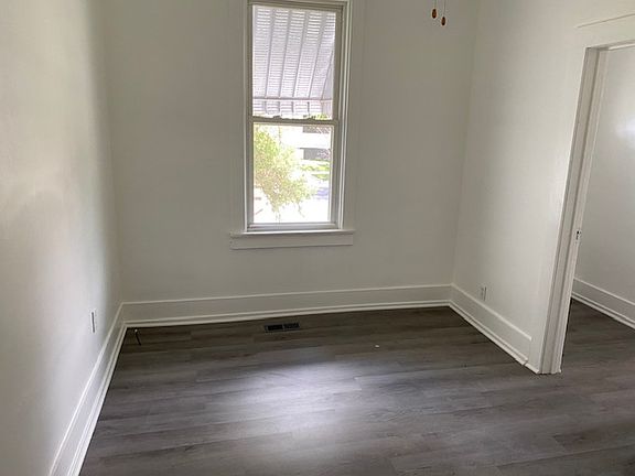 4th image of 526 S Webster St