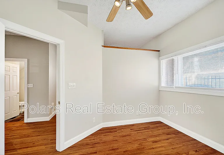145 E 14th St — Photo 20