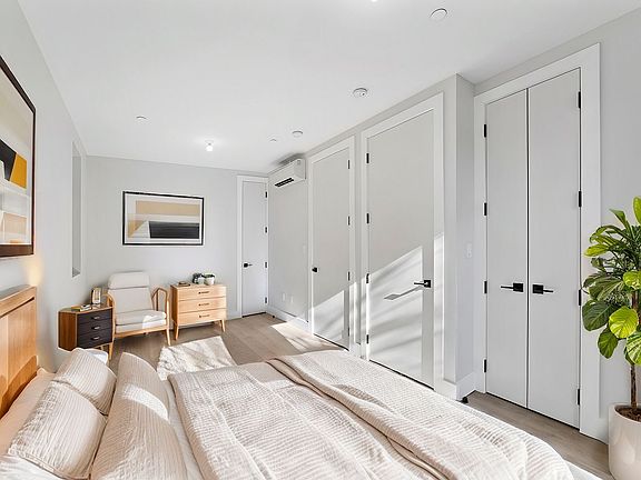 2nd image of 722 De Kalb Ave #2