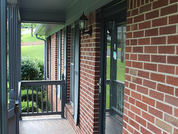 4th image of 440 Daniel Dr NE