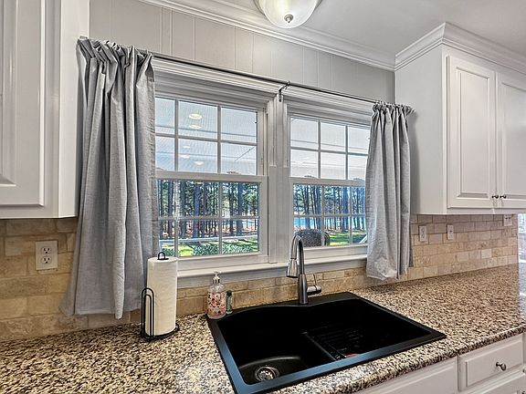 5th image of 124 Tucker Cir