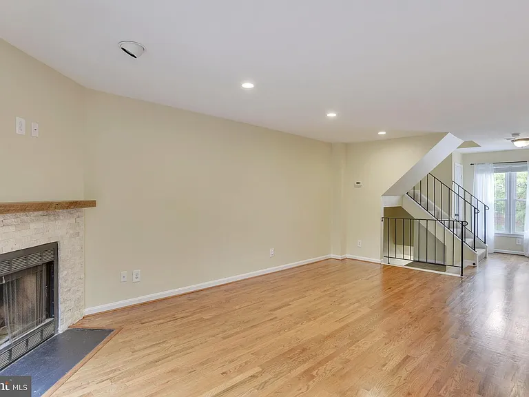 2107 N Rolfe St #D — Photo 6