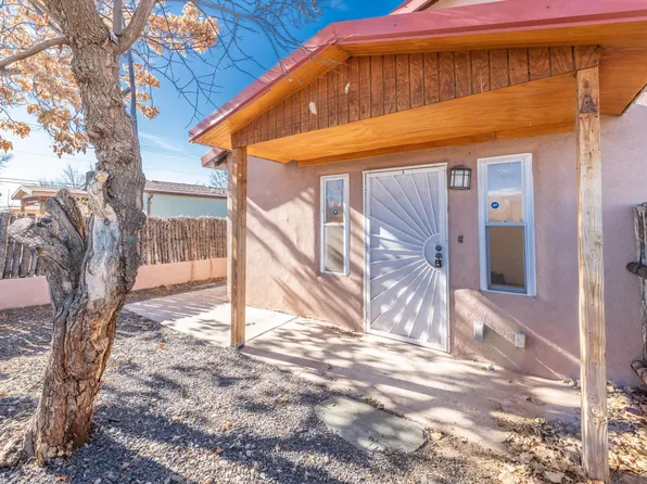136 Fiesta St, Santa Fe, NM 87501