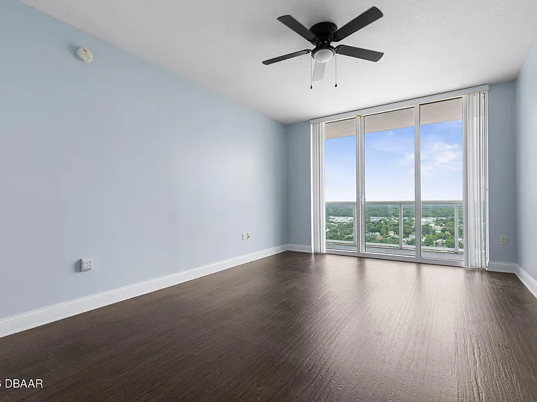 241 Riverside Dr #1710 — Photo 29