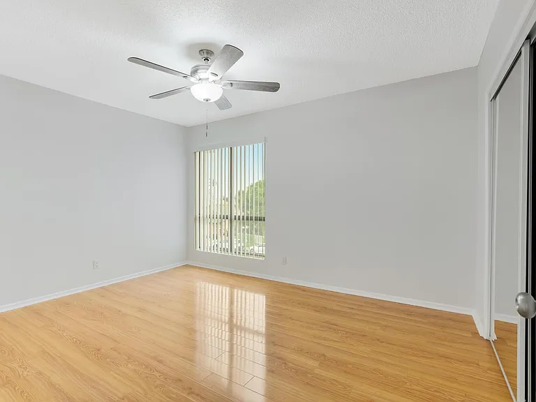 1042 Western Ave #208 — Photo 8