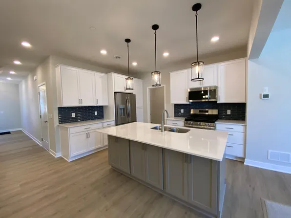 13637 Hollybrook Dr, Apple Valley, MN 55124