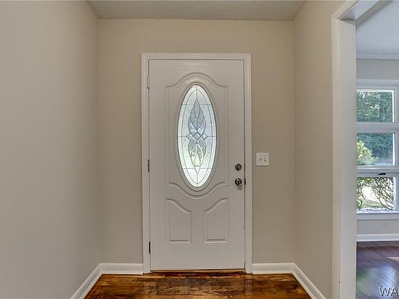 3rd image of 4 Dogwood Ln