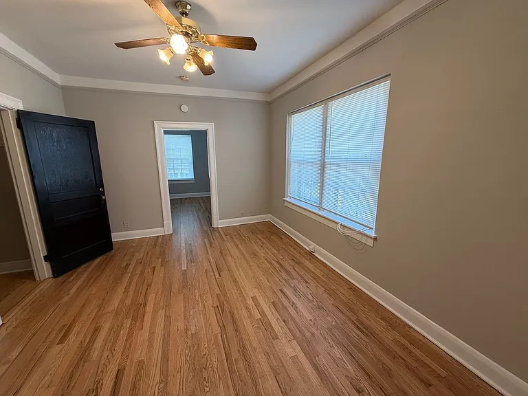 432 E Lytle St — Photo 5