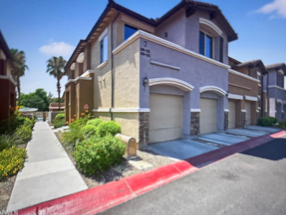 Beautiful gated complex built in 2015 with attached entry garage.