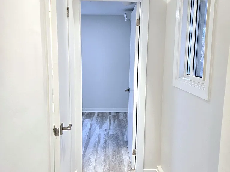 1037 Bathurst St #3 — Photo 7