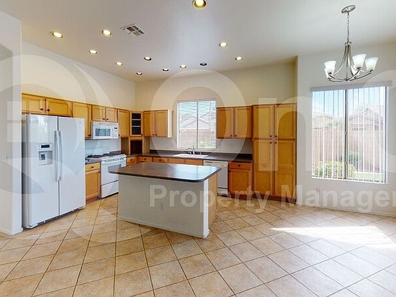 3rd image of 609 W Redwood Dr
