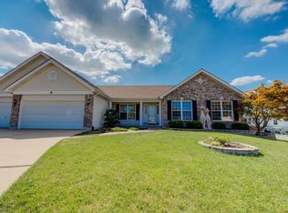 8 Beaumount Ct, O'Fallon, MO 63366