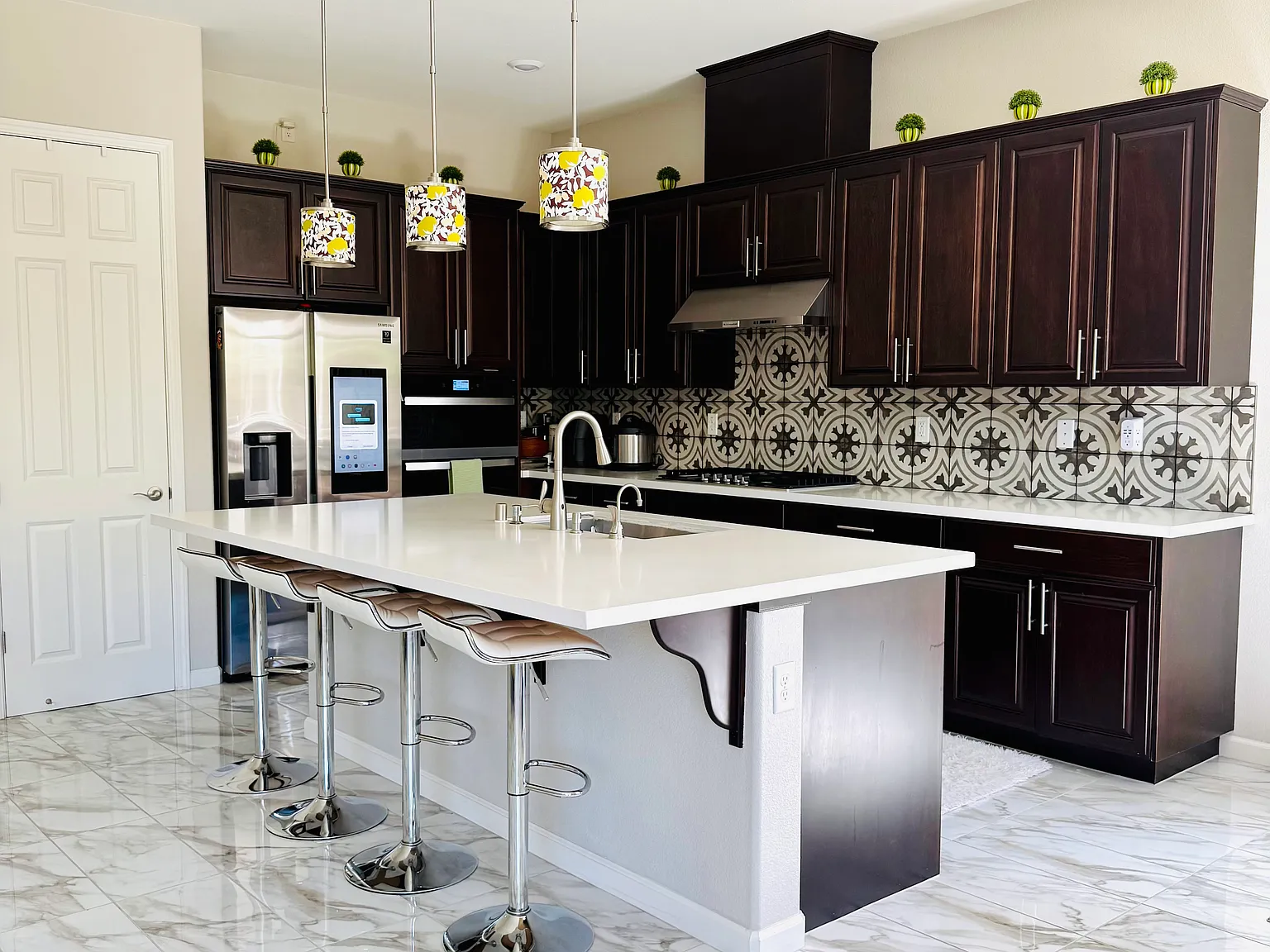 6 bed, 4.5 bath, 3050 sqft, $6,700 — Photo 4