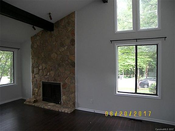 4th image of 1910 Summerhill Dr