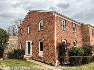 9218 Annhurst St, Fairfax, VA 22031