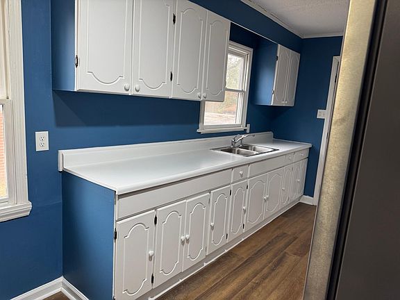 4th image of 211 Jane Ave