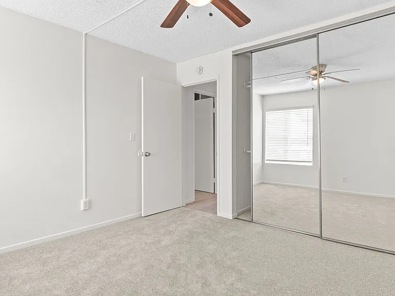 Four Winds Apartments — Photo 14